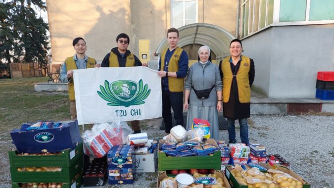 Tzu Chi Poland’s Supply Distribution Aids Ukrainian Refugees in Poznań