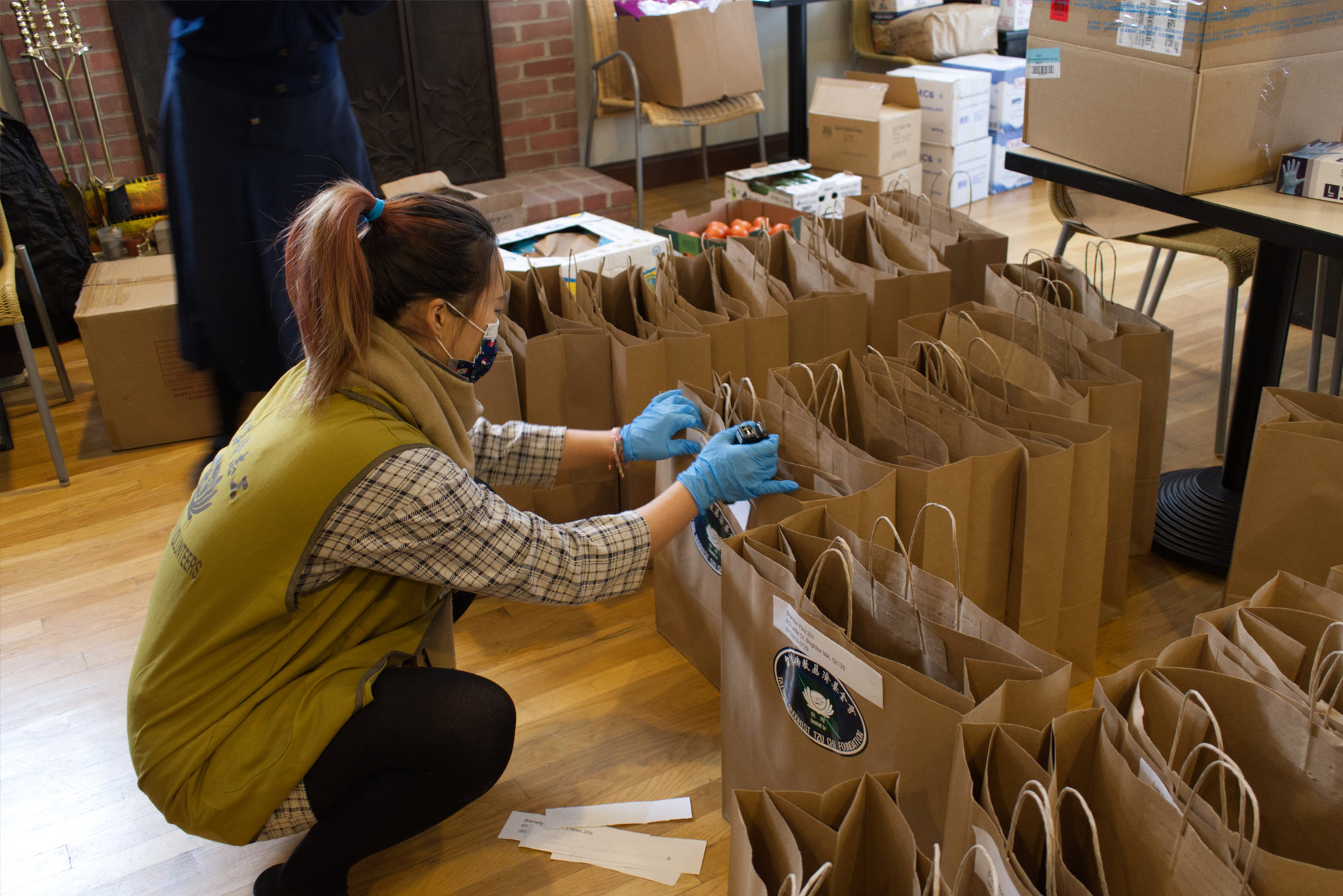 5月15日波士頓慈濟志工持續在低收社區進行食物發放。圖片來源／慈濟波士頓聯絡處