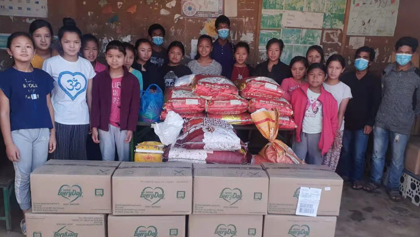 慈濟本地志工6月7日捐助一個月的糧食與生活物資，給收容25名孩童的尼泊爾潘達孤兒院（Phenday Care Children’s Home，PCCH）。圖片來源／慈濟基金會