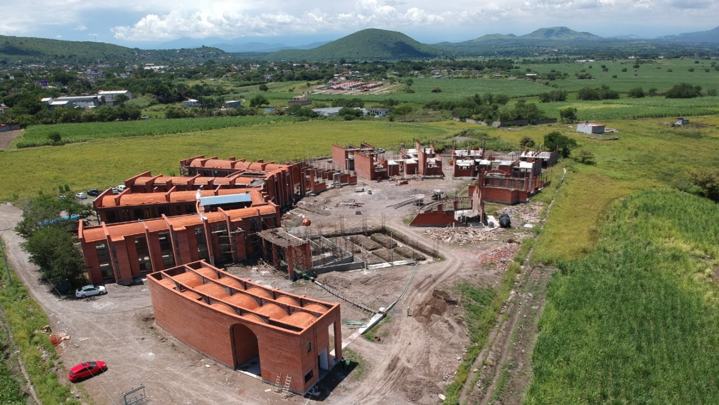 慈濟基金會在墨西哥荷呼特拉市（Jojutla）援建的莫雷洛綜合學校（Instituto Morelos），在八月初主體建築物都已見雛型。圖片來源／慈濟基金會
