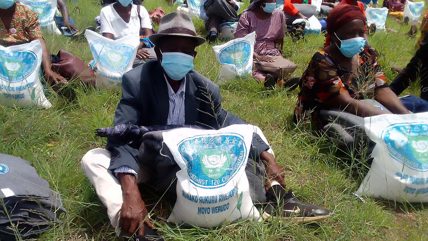 ES14-Tzu Chi entrega arroz a 1.480 familias necesitadas en Zimbabue-01