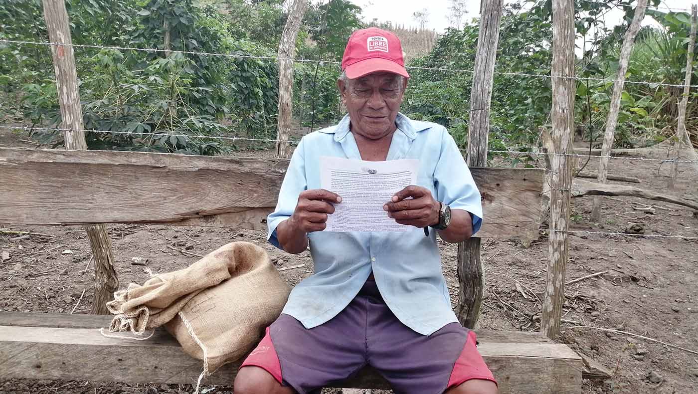 En la Comunidad Moyuyal, encontramos a Don Sixto, quién se conmovió al leer la carta de la Gran Maestra. Foto por Brigitte García