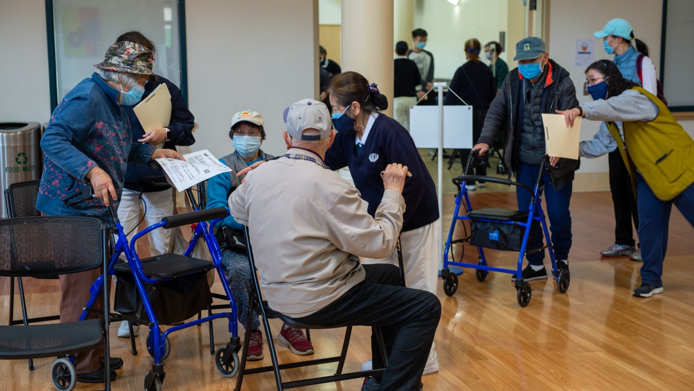3月27日，北加州慈濟志工於矽谷庫菩提諾市（Cupertino，CA ）為社區低收民眾舉辦一日義診活動，現場提供牙科、眼科、西醫內科、中醫和整脊共五項科別服務。攝影／蔣國安