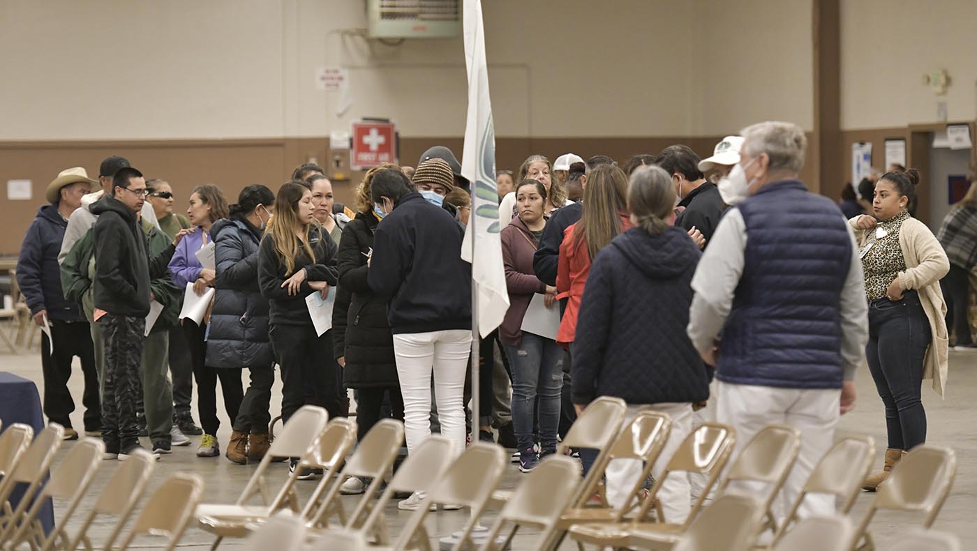 Merced County winter storm survivors arrive at the FEMA Disaster Relief Center for Tzu Chi USA's cash card distribution on February 4, 2023. Photo/C. M. Yung