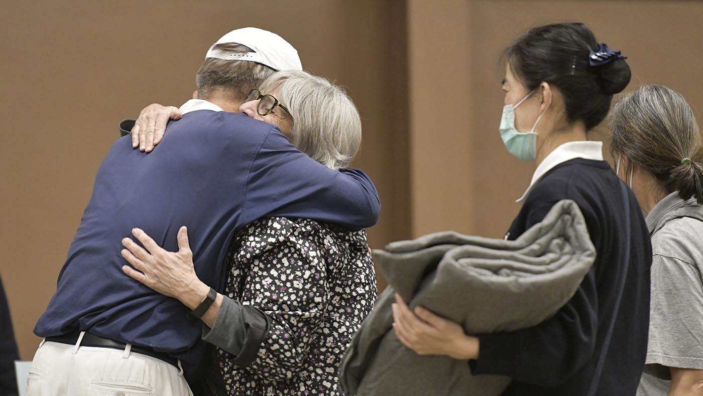 A Tzu Chi volunteer hugs care recipient Susan Devine; this simple act of human connection fosters emotional healing. Photo/C. M. Yung