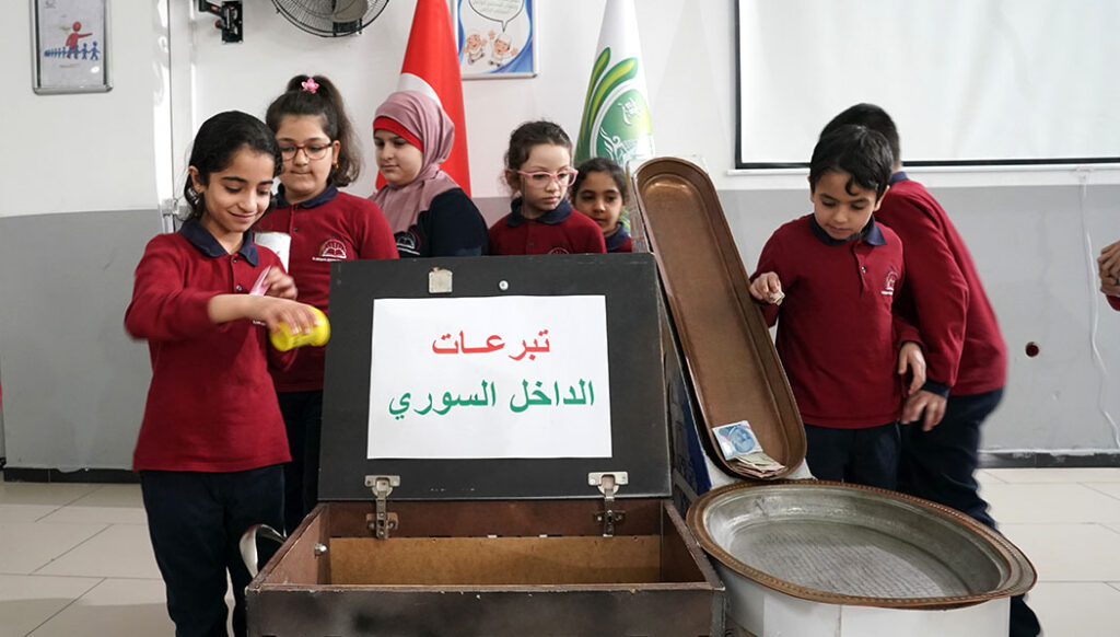 Students of El Menahil International School, Sultangazi donating their money