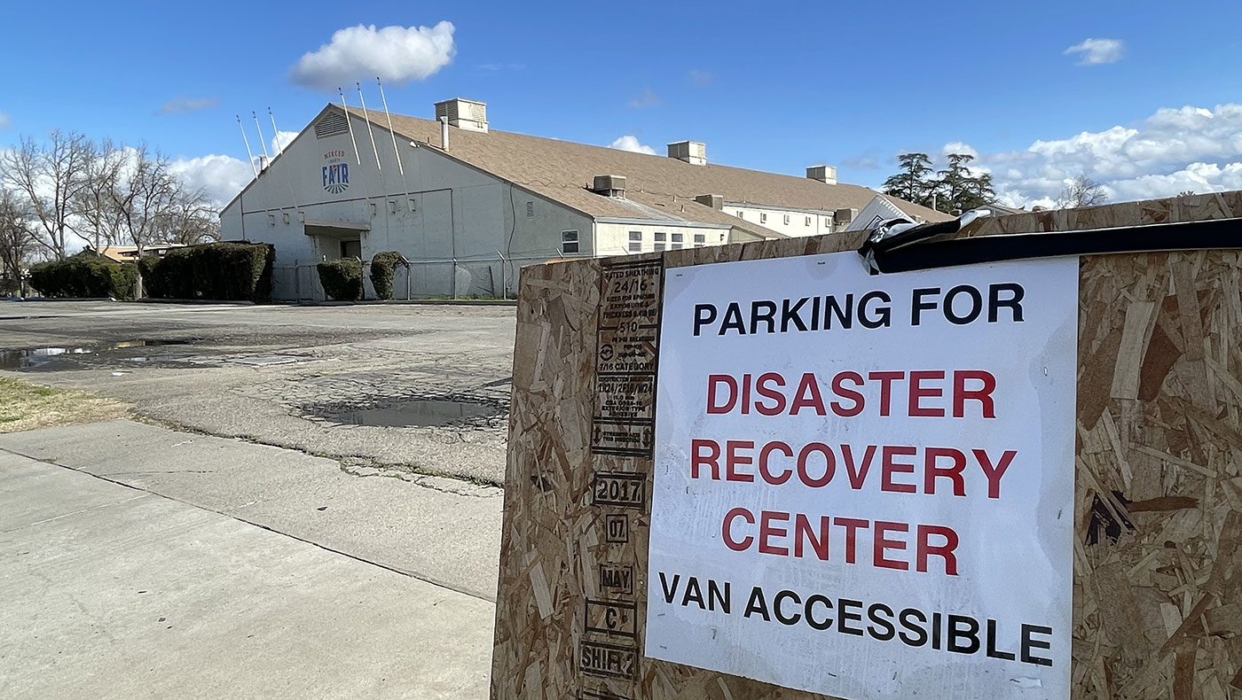 El Centro de Recuperación de Desastres instalado por FEMA en el Recinto ferial del condado de Merced está listo para recibir a los sobrevivientes de la tormenta invernal. Foto/Kitty Lu