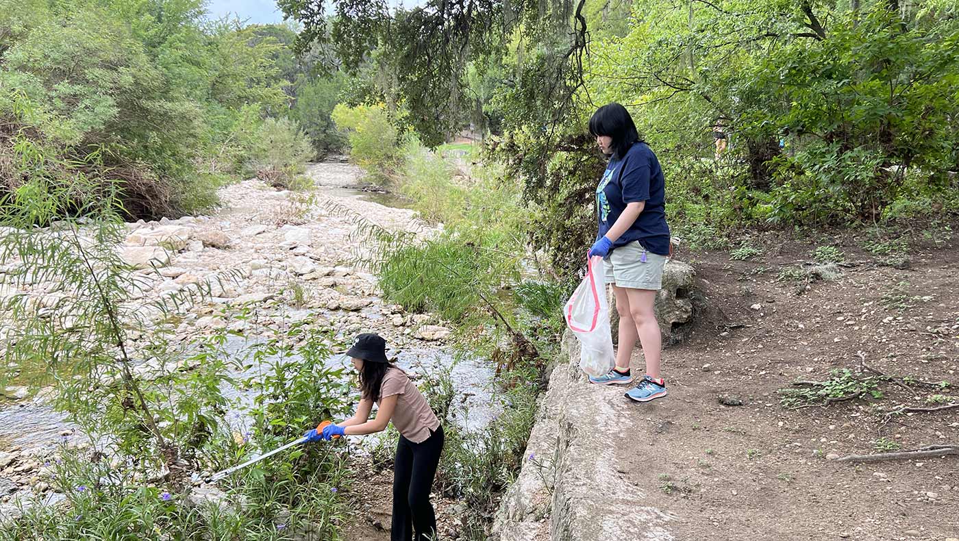 Nature cleanups organized by Tzu Chi youths help keep our planet beautiful – and healthy. Photo/Courtesy of Tzu Chi Young Leaders