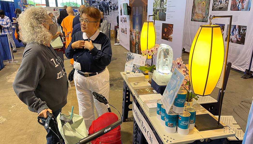 A volunteer shares about Tzu Chi at one of the booths.