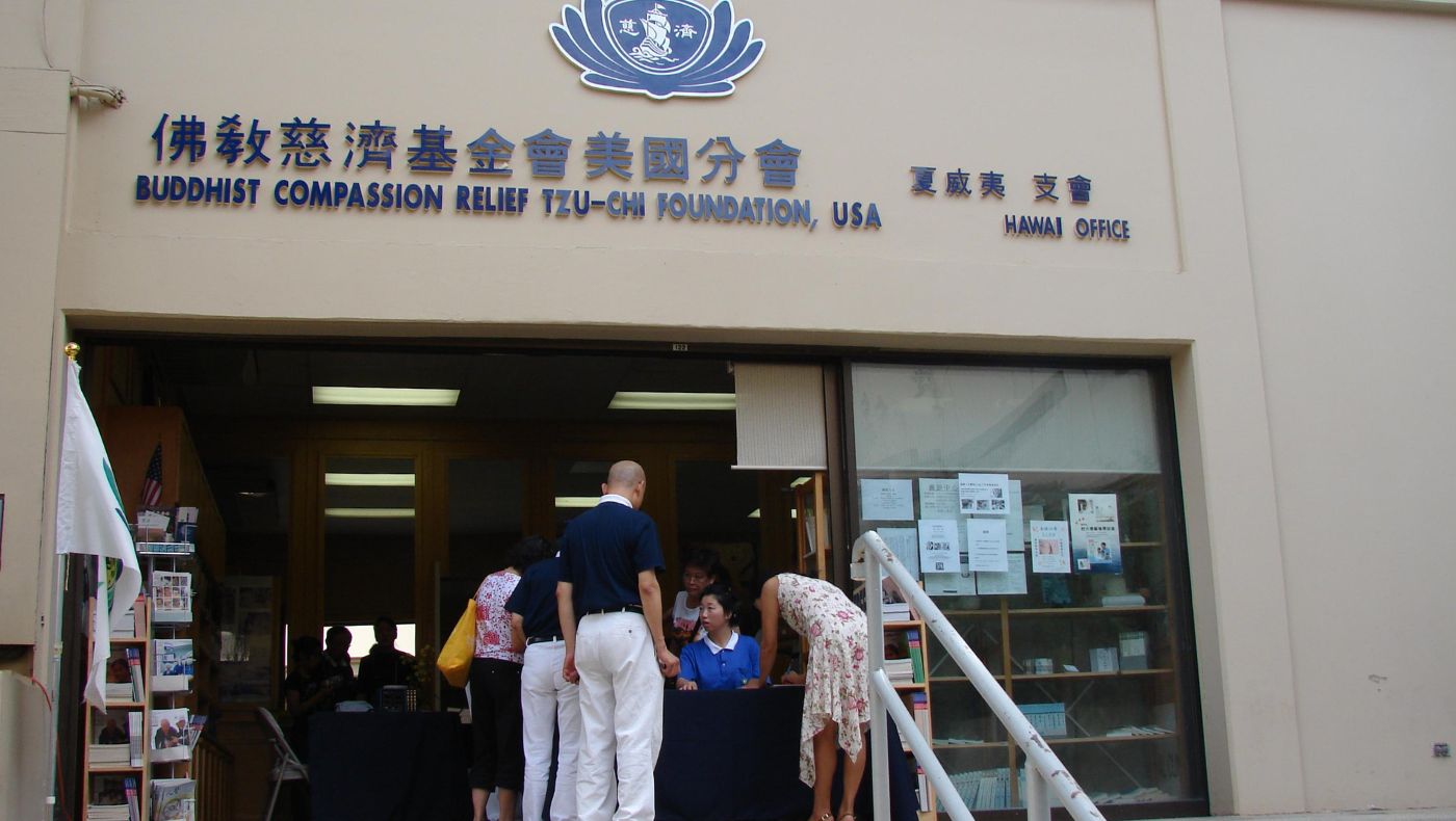 The exterior of the Tzu Chi Free Clinic Center in Hawaii