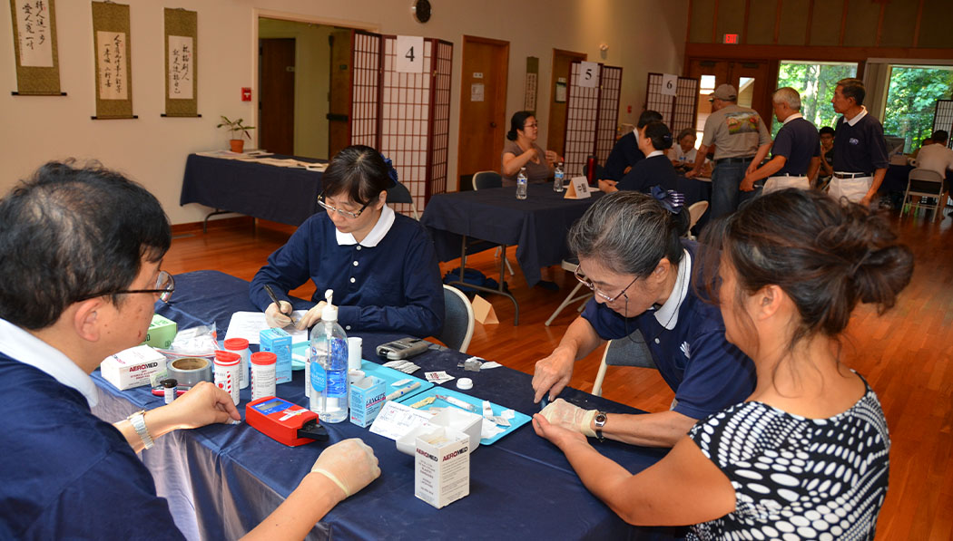 Volunteers conduct blood tests for people