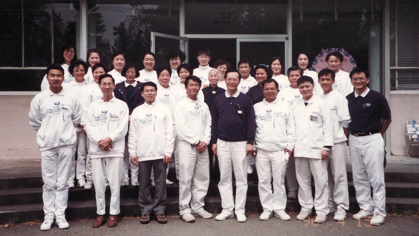 On April 5, 1996, the San Jose medical outreach team conducts a free medical event in the City of Ten Thousand Buddhas near Ukiah, California, taking a historic group photo in remembrance. Photo/Tzu Chi USA Northwest Region