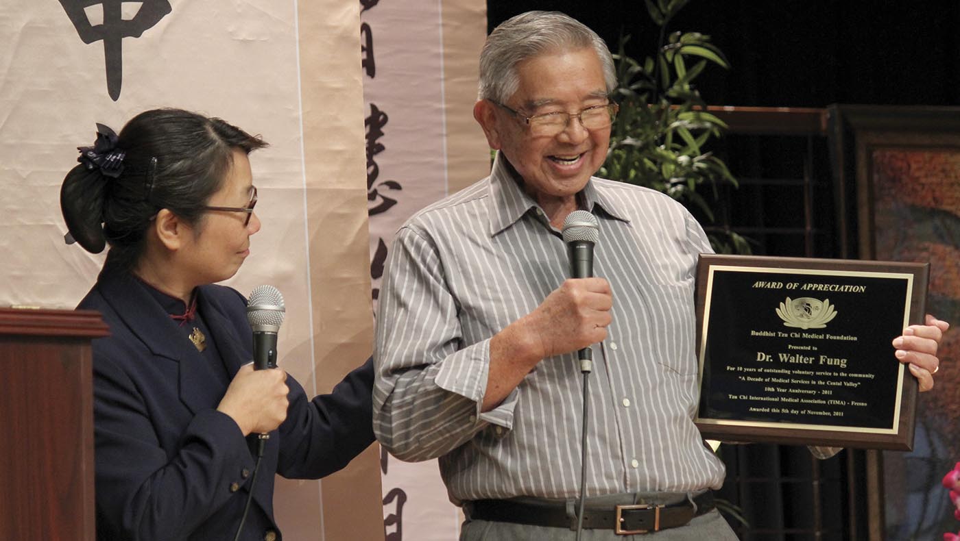 The late Dr. Minfu Chiang devoted himself to Tzu Chi’s free clinic activities for more than a decade after retirement. Photo/Nancy Ku