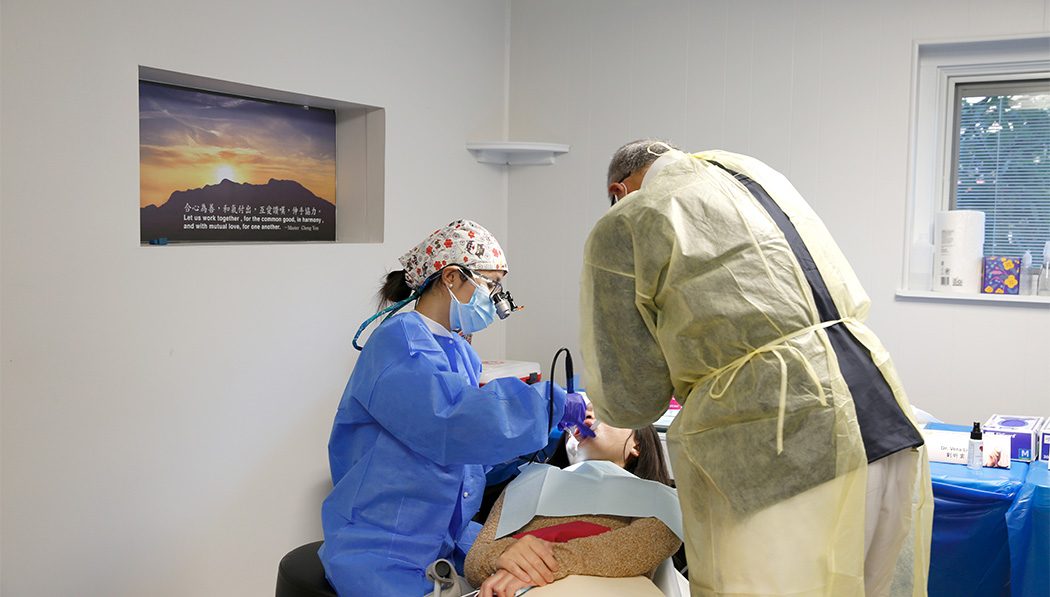 A Tzu Chi dentist examines a patient