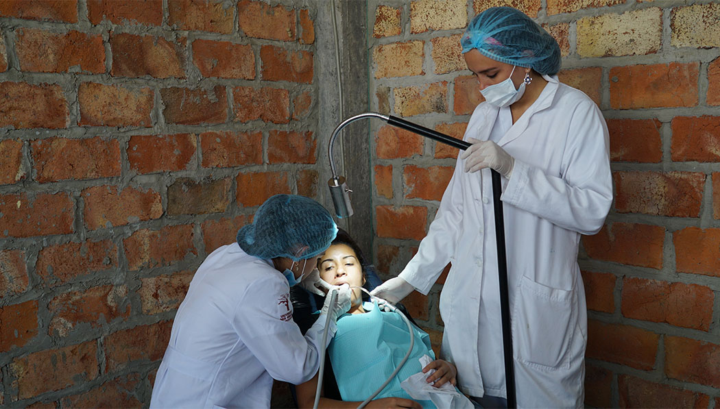 Tzu Chi volunteers giving dental treatment