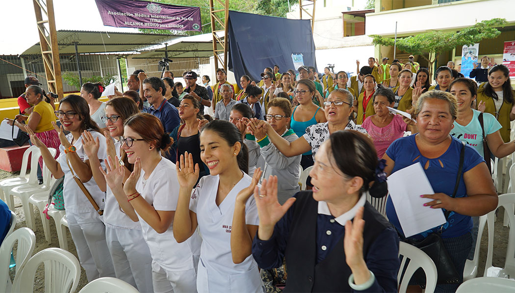 Before the start of the free clinic, Tzu Chi sang a song to spread Tzu Chi’s humanistic goodness.