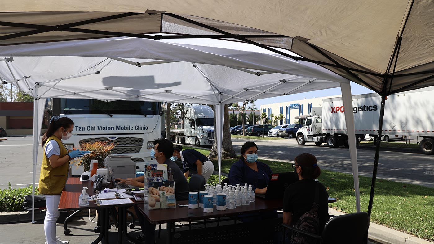 2021年九月醫療車在南加州合作夥伴「太平洋診所」進行社區義診。攝影／駱淑麗