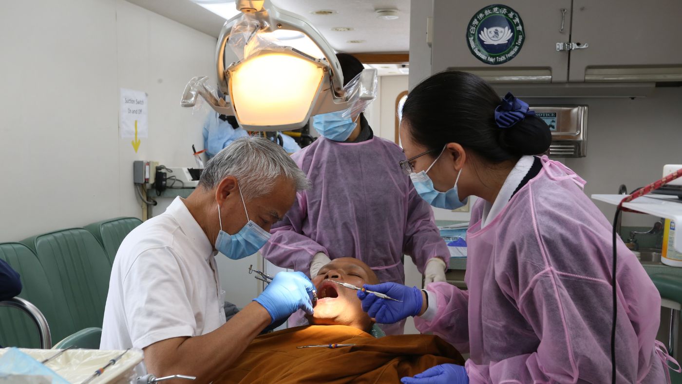 The dental medical vehicle drove to Huiguang Temple in Santa Ana, where Lawrence Lai conducted free clinics for monks and nuns.