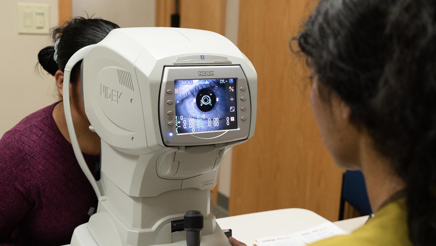 眼科醫療車為民眾帶來了先進的檢查儀器。攝影／門海梅