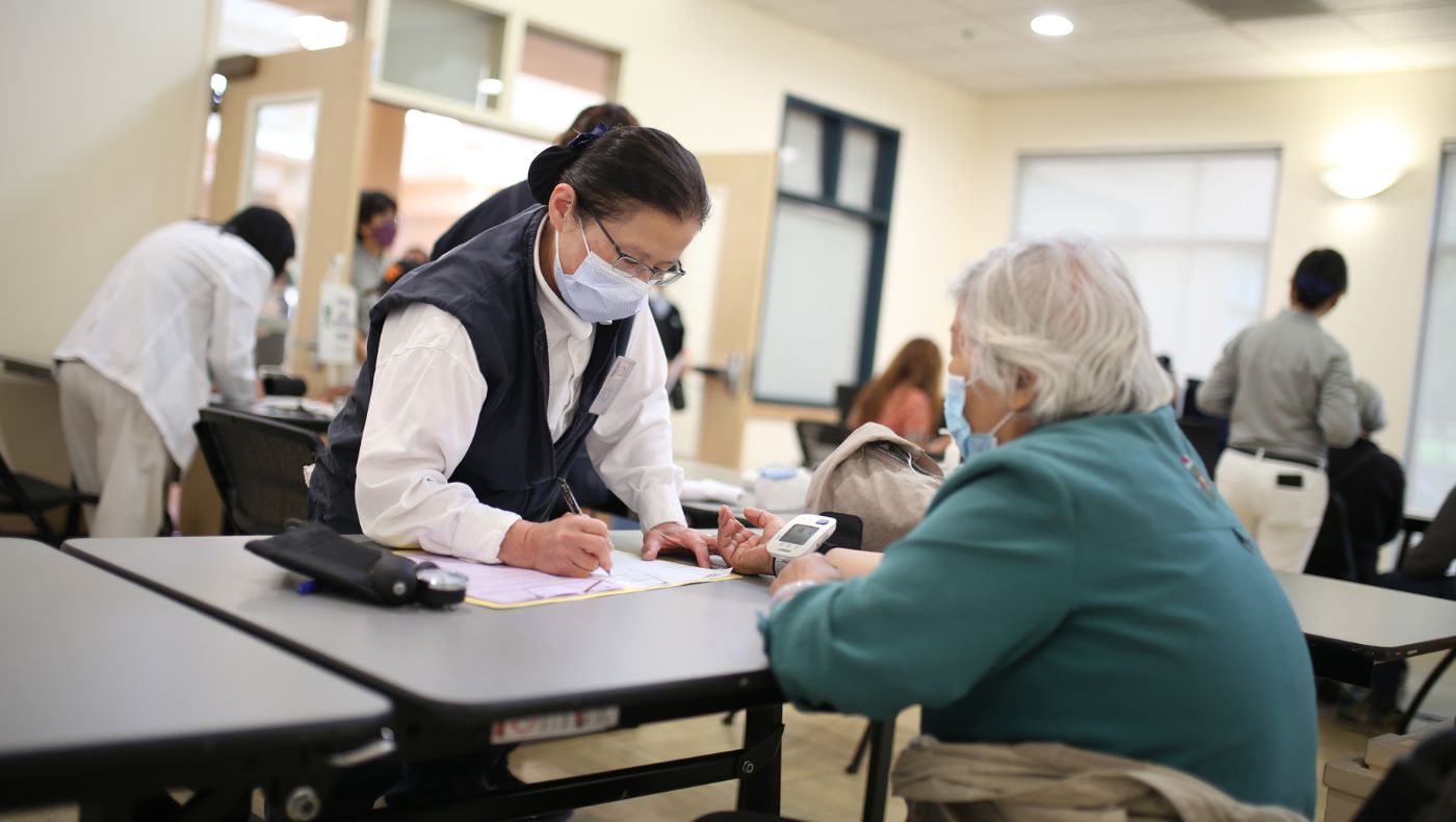 On May 28, 2023, senior specialist nurse Yuaner Wu (left) participated in a community free clinic in Cupertino, CA.