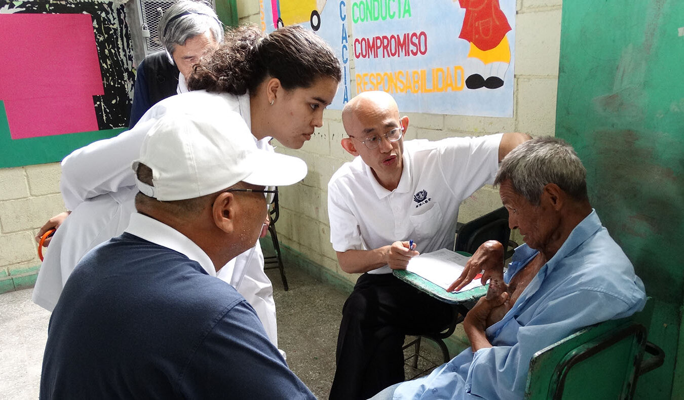 Tzu Chi TIMA team provides free diagnosis and treatment services to local poor and sick residents.