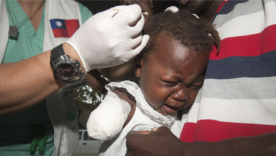 Injured and amputated little girl cries because of unbearable pain