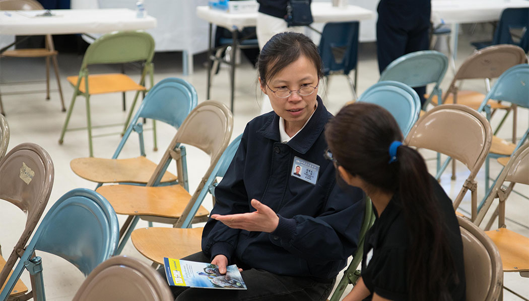 Chiung-Huei Liu interacting with Hispanic patients