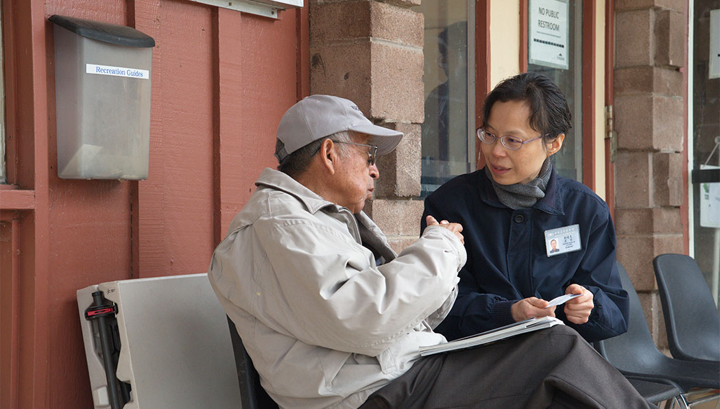 Chiung-Huei Liu talking with neighbour