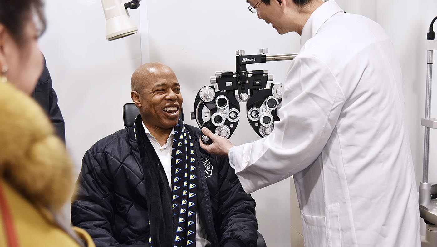 Eric Adams, Mayor of New York City, attends Tzu Chi’s free clinic in Brooklyn on Feb. 26, 2023, and personally experiences the Vision Mobile Clinic’s services.