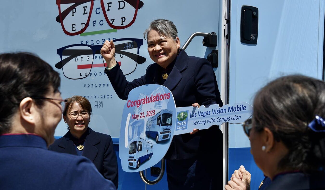 Tzu Chi USA Las Vegas Service Center Director Tsuilin Valenzuela holds a symbolic key at the May 21, 2023, grand opening ceremony for its brand new Vision Mobile Clinic