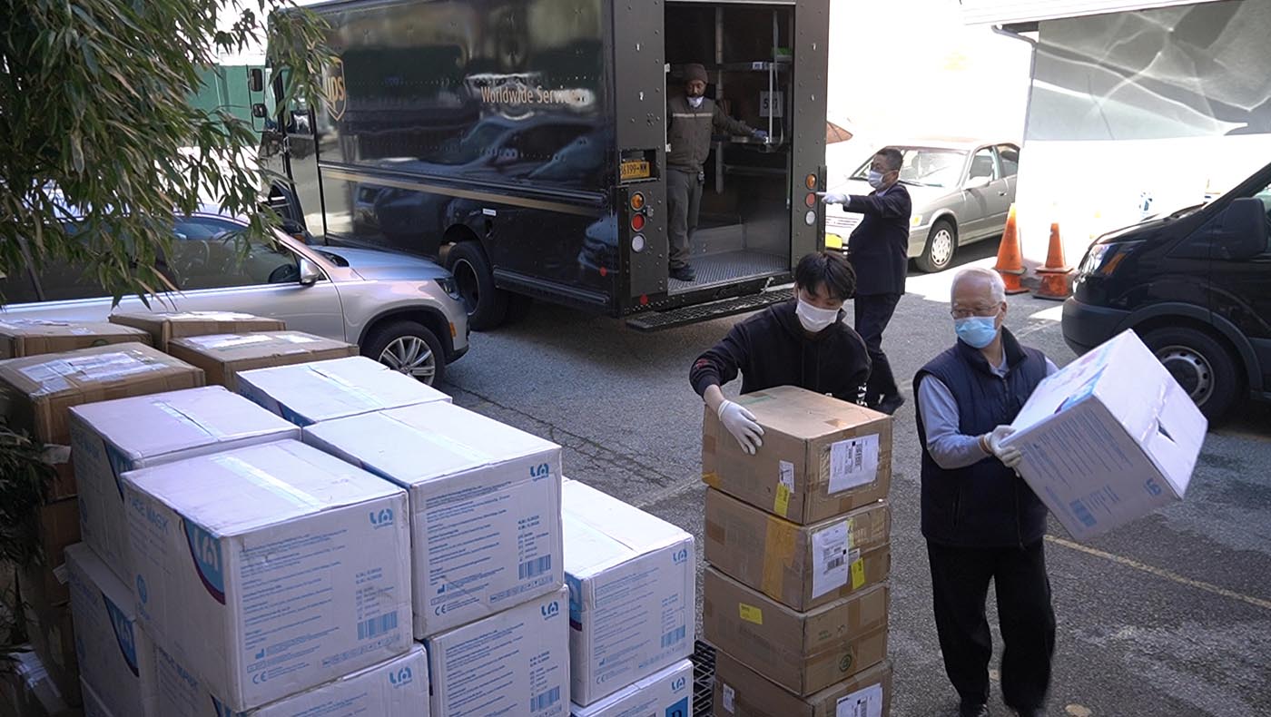 Approximately 50,000 surgical masks and other PPE arrive at Tzu Chi USA’s Northeast Region Office in Flushing as New York City becomes the epicenter of the outbreak.