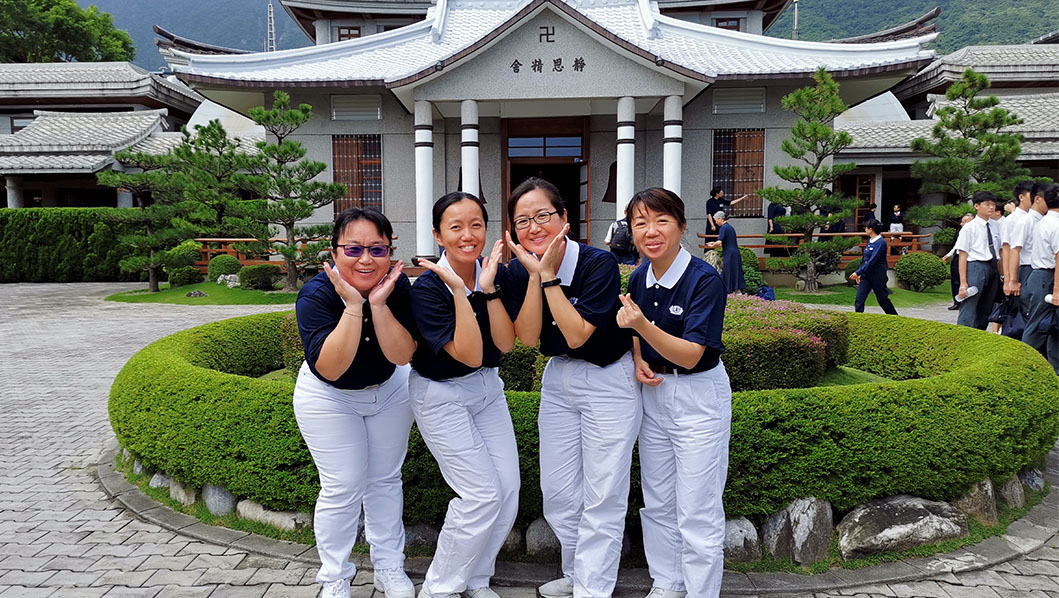 Olivia and 3 other volunteers at Taiwan Campus