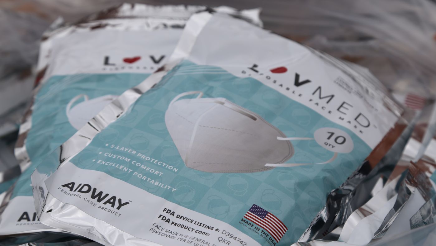 Using the equipment of his own factory to transform, Guo Junhong established Aidway Personal Care Product, Inc. to produce scarce N95 masks directly in the United States.