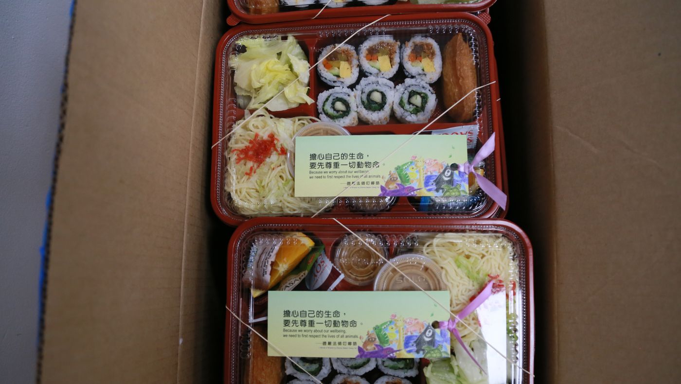 Each bento is carefully prepared by volunteers using vegan ingredients and comes with a Jing Si aphorism.