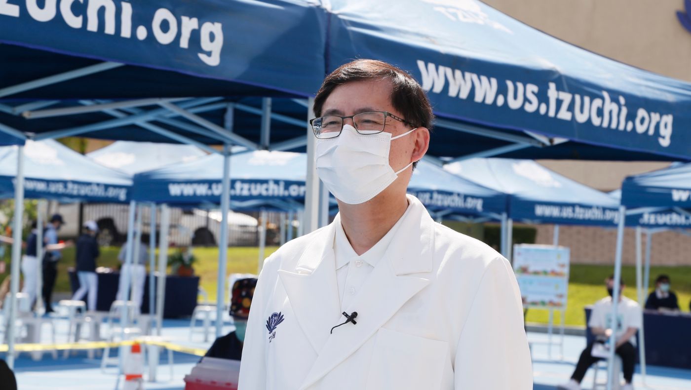 On May 1, 2021, Dr. Deng Boren participated in a vaccination event.