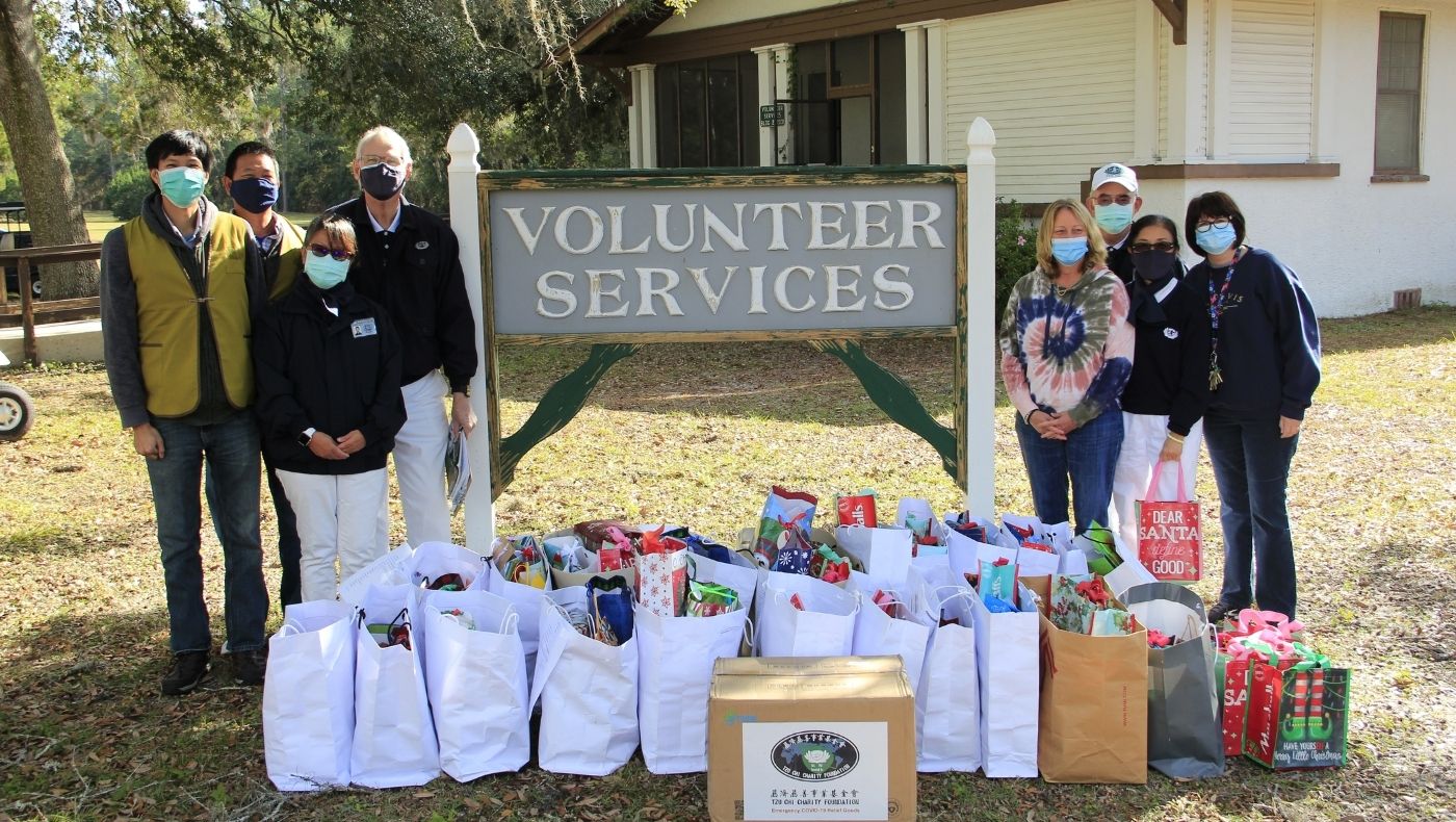 At the end of 2020, Orlando volunteers delivered epidemic prevention supplies and gifts to patients at the "Taka Charlie Disability Center" in Gainesville, Florida, which has been caring for patients for 23 years.