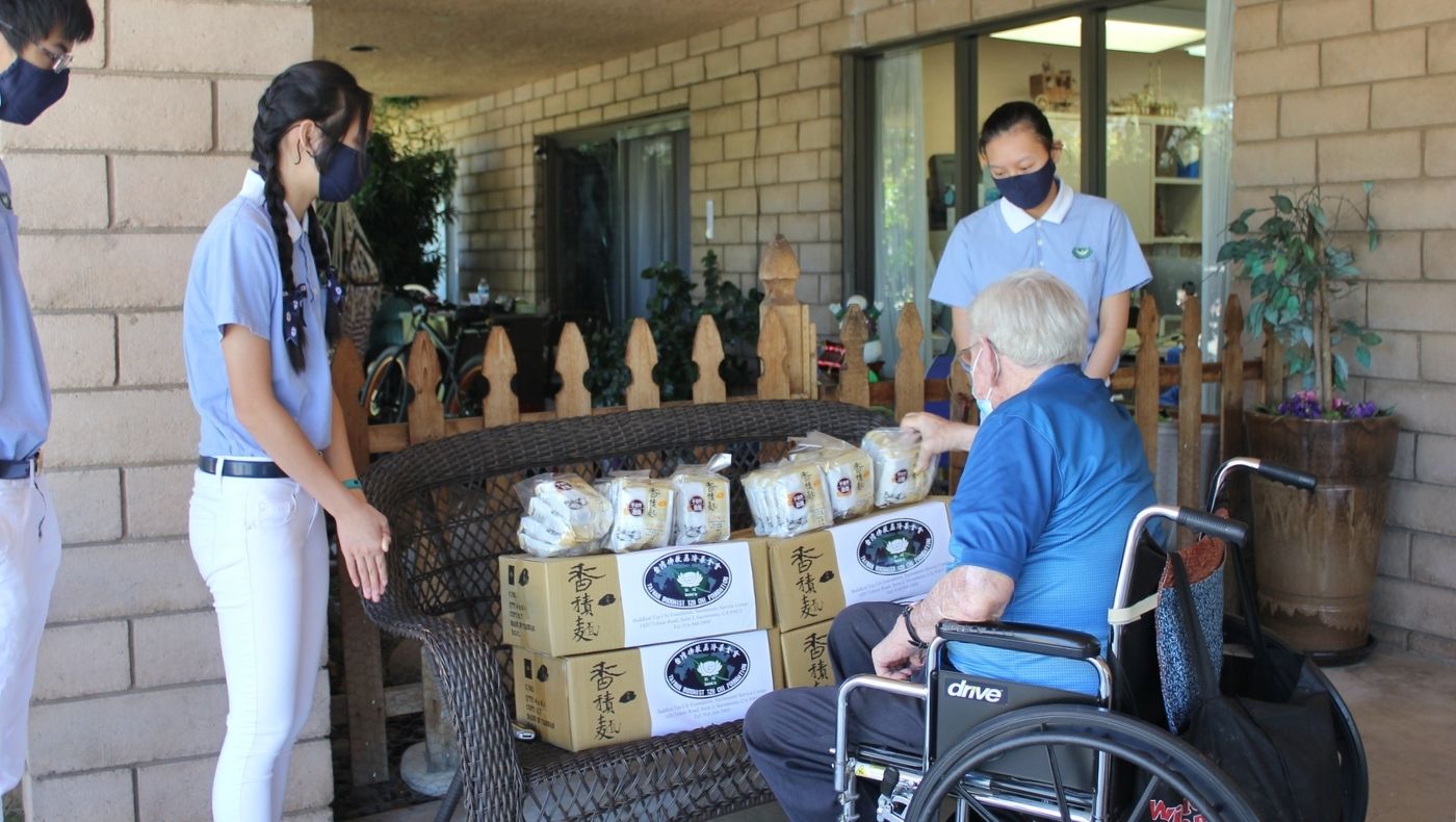 The Sacramento Liaison Office (Sacramento, CA) is the Folsom Nursing Home (Park
Elderly residents of Folsom Senior Retirement Community sent rice noodles.