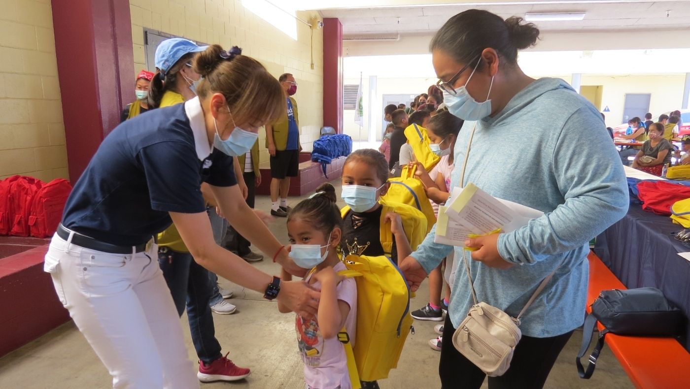 In August 2022, physical classes resumed at Miles Avenue Elementary School, Huntington Park, and volunteers from Cerrito, CA delivered school bags filled with epidemic prevention materials and school supplies to school children.