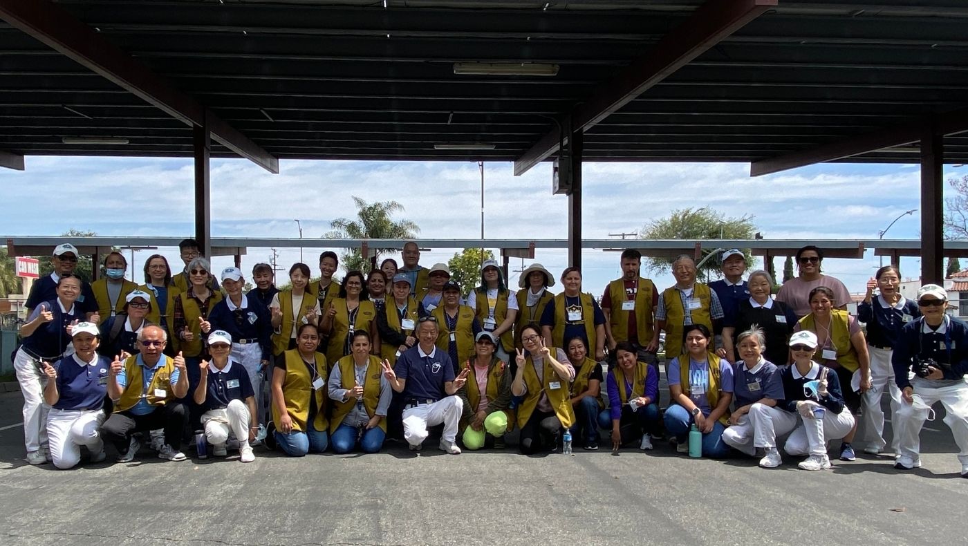 After the first drive-thru food distribution was held at Miles Elementary School on June 7, 2020, Cerritos volunteers happily took a group photo on June 14, 2023 to commemorate the last drive-thru distribution.