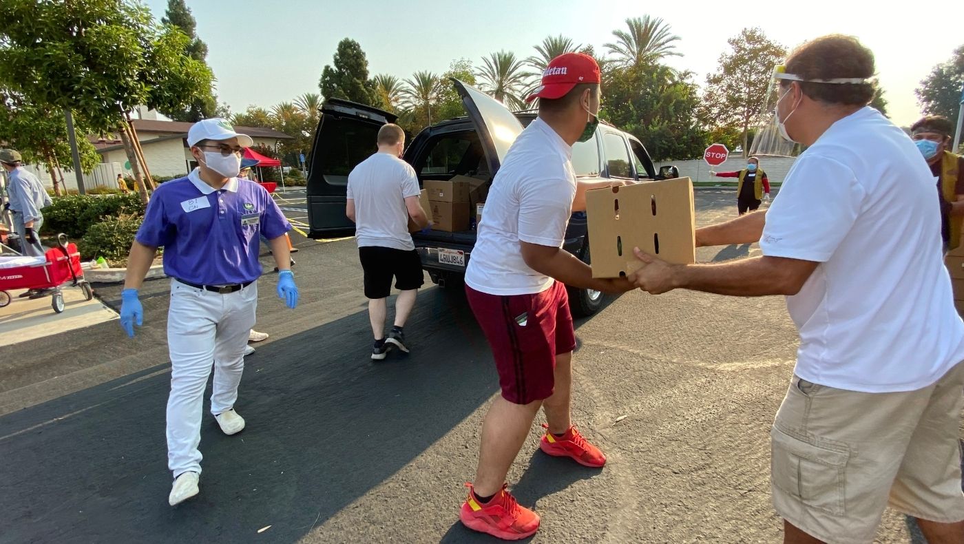 In August 2020, Orange County (Orange, CA) volunteers teamed up with the local Church of Jesus Christ of Latter-day Saints to deliver medical supplies to care recipients in Santa Ana, CA. Nutritious food.
