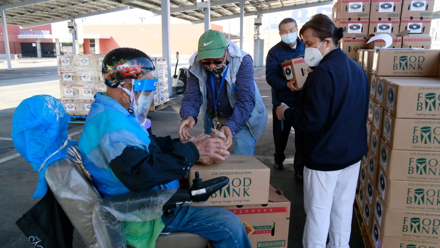 Rain or shine, Tzu Chi volunteers will hold regular food distribution at Gabrielino High School in San Gabriel.