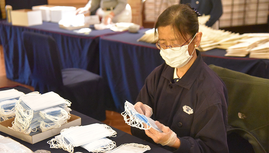 A volunteer in Dallas, Texas, divides a pack of masks for distribution to the community.