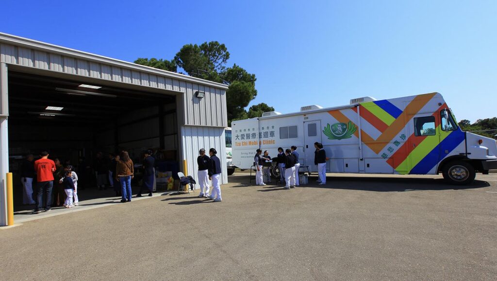 TzuChiUSA-zh-journal-251-mobile-clinic-Fresno-_0013_A0967898