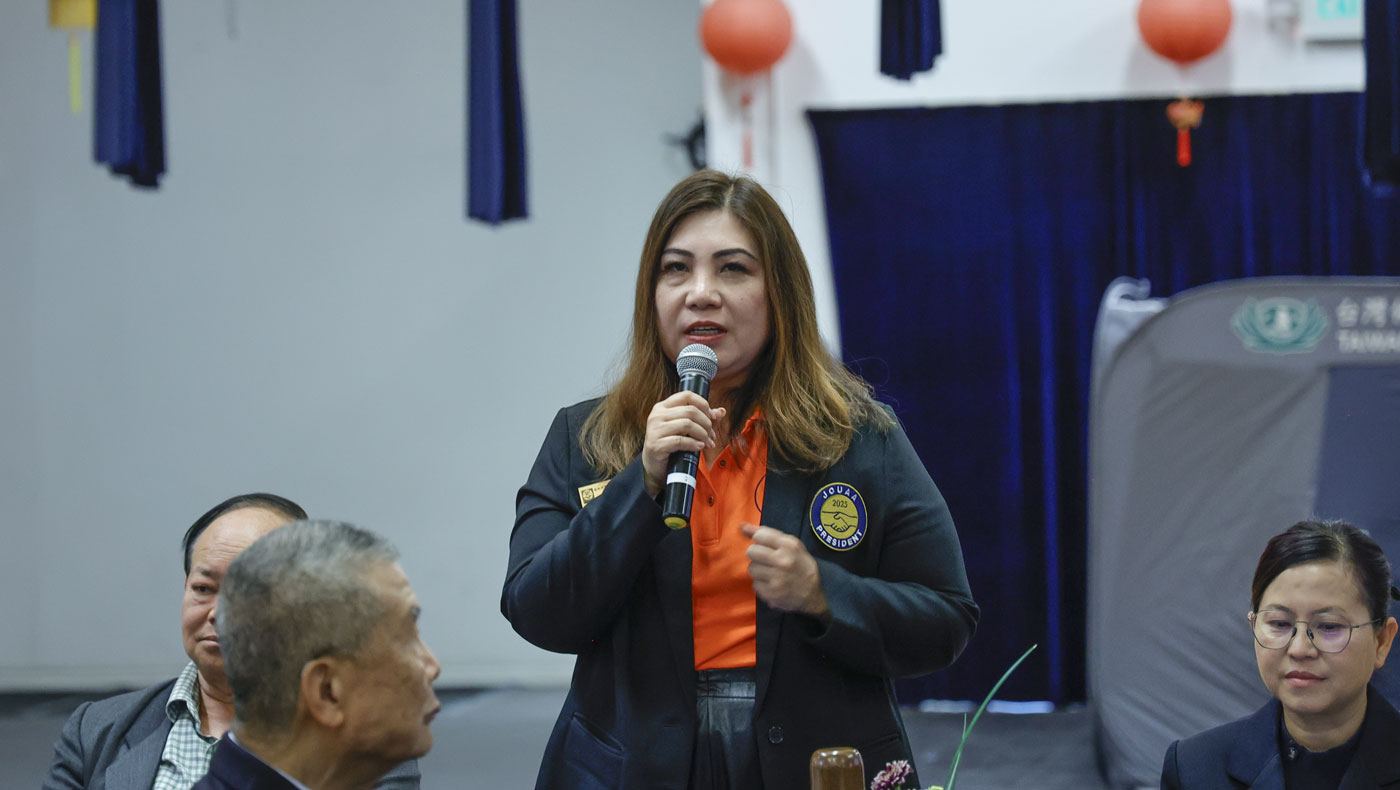 Jacquelyn Tseng, Chairwoman of the Joint Chinese University Alumni Association of Southern California, encourages alums to contribute. Photo/Shuli Lo