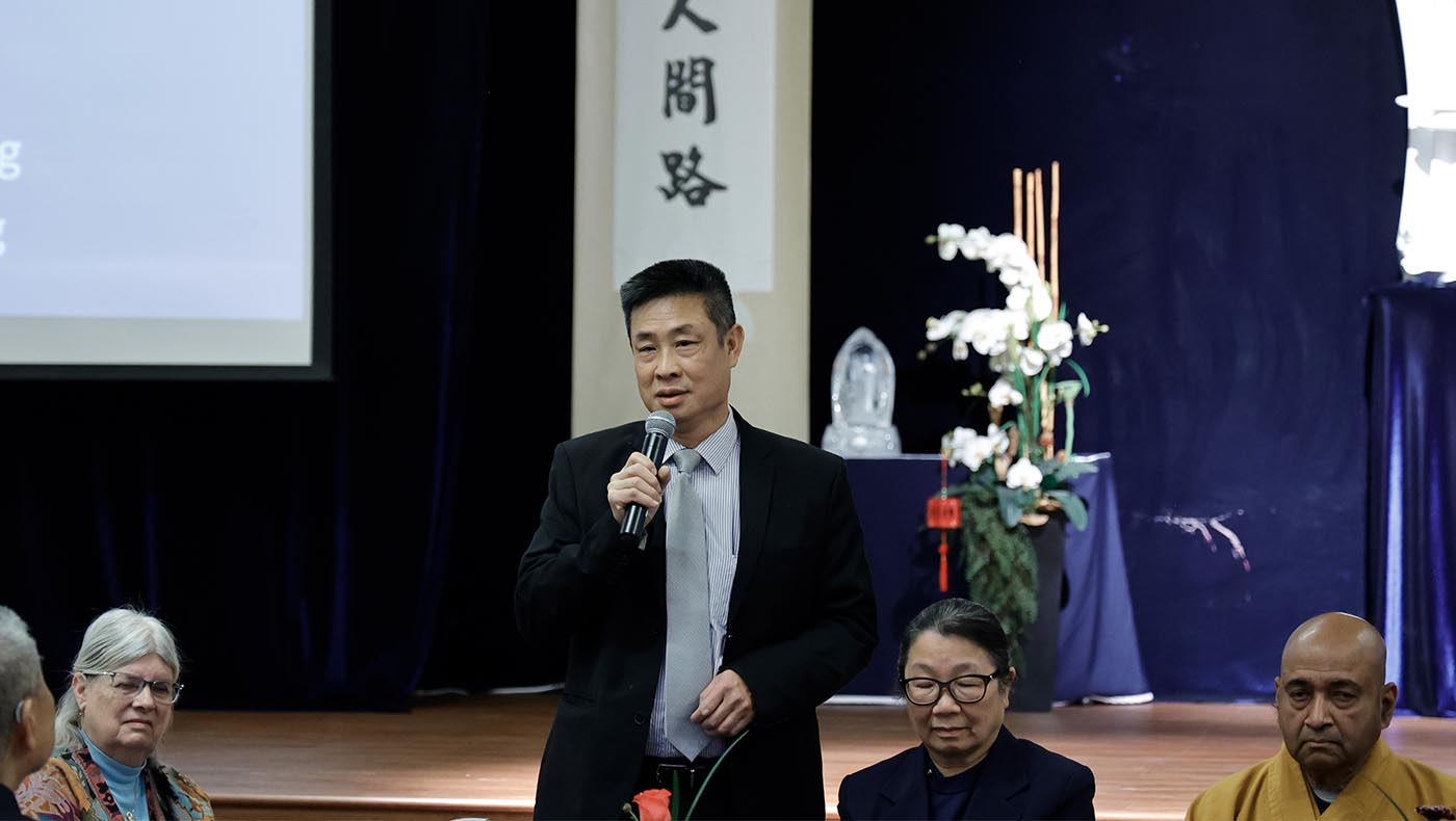 羅省中華會館主席聶澤英於祈福會上發言。攝影／駱淑麗