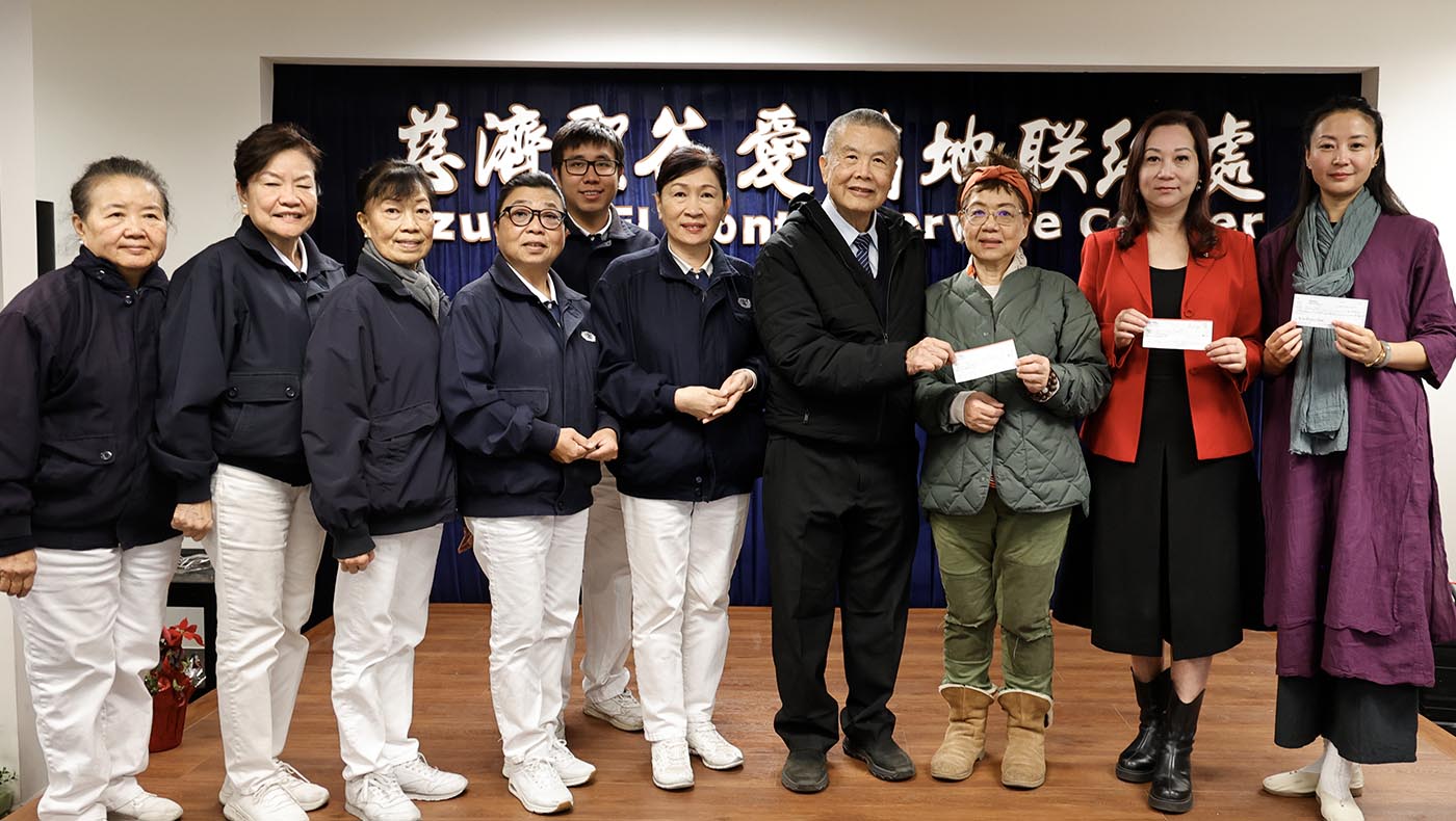 位於南加州的「國際普賢行願會」與「茶文化空間」的三位代表在1月13日到慈濟愛滿地聯絡處捐款。攝影／駱淑麗