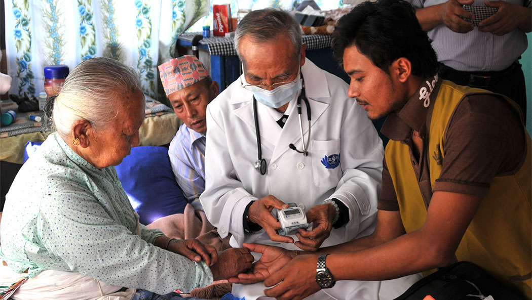 Tzu Chi medical relief teams continue offering care weeks after the earthquake. Photo/Qingqing Hu