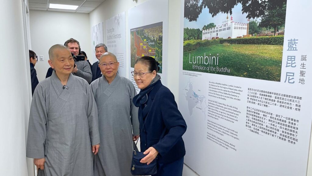 Dharma Masters from the Jing Si Abode visit the education center on the second floor and pass through the Corridor of Humanities. Photo/Jennifer Chien