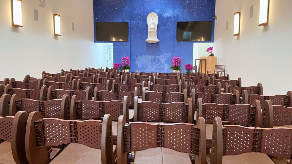 The large Jing Si Hall, located on the third floor of the building. Photo/Jennifer Chien