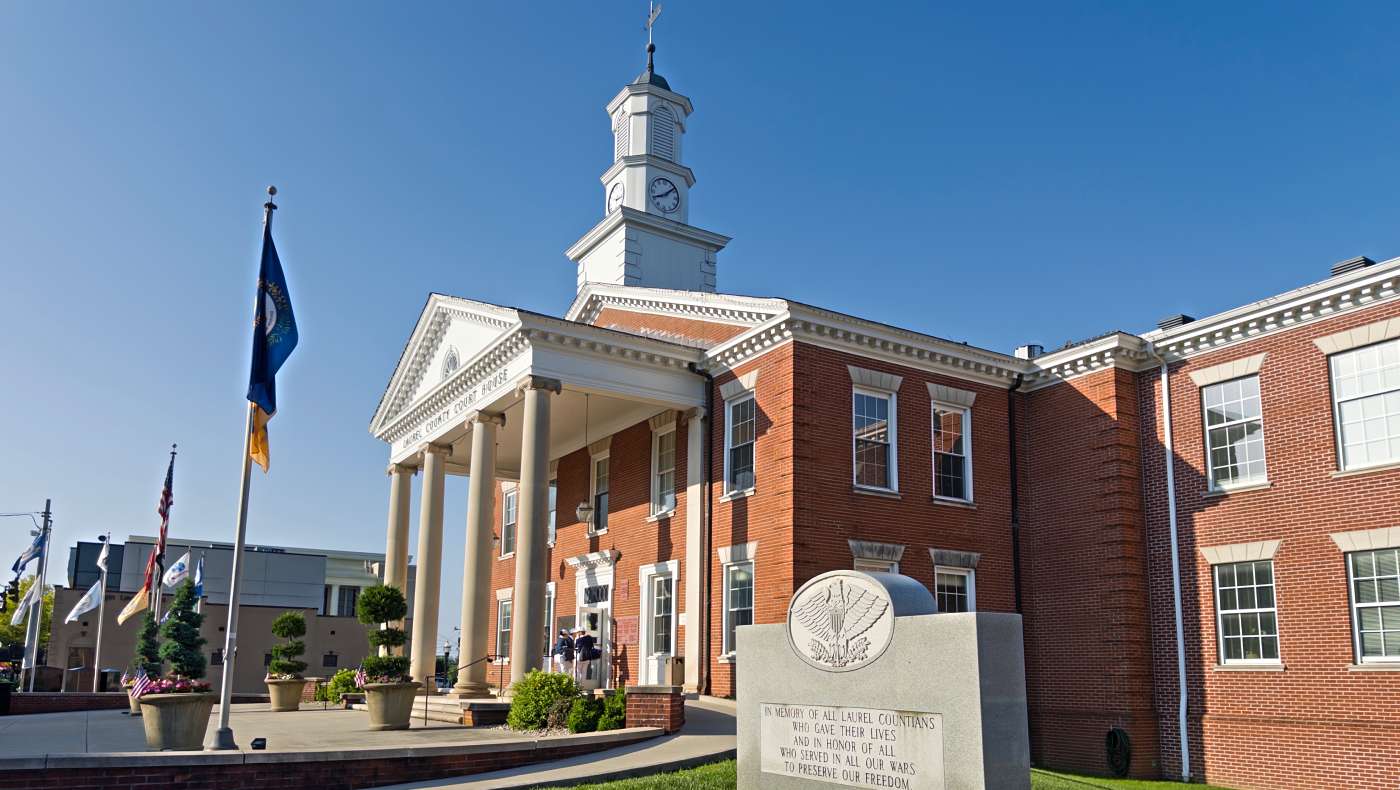 El Palacio de Justicia del Condado de Laurel, en Kentucky, acogió la  distribución de Tzu Chi. Foto/Bornain Chiu
